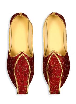 Maroon Silk Embroidered Juttis 1
