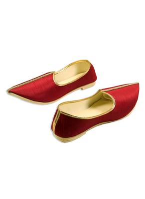 Maroon Silk Stone Embellished Juttis 3