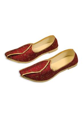 Maroon Silk Embroidered Juttis 3