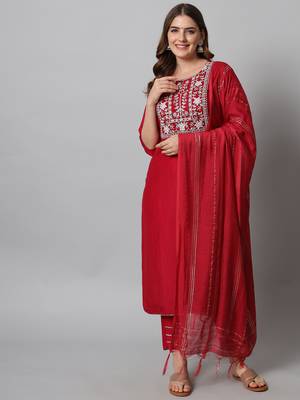 Red embroidered silk blend Kurta Pant With Dupatta 1