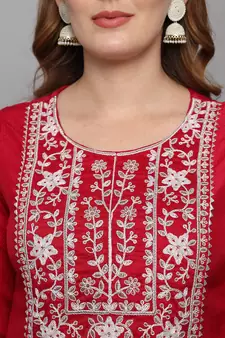Red embroidered silk blend Kurta Pant With Dupatta