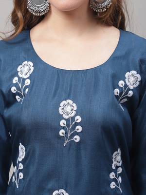 Teal embroidered cotton silk Kurta Pant With Dupatta 2