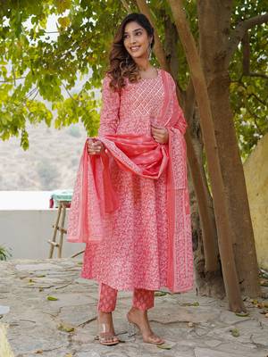 Women Pink Pure Cotton Kurta with Trousers And Dupatta Set 2