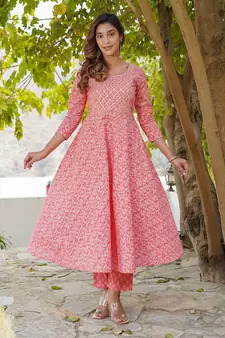 Women Pink Pure Cotton Kurta with Trousers And Dupatta Set
