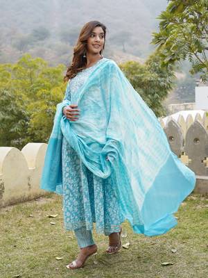 Women Blue Cotton Kurta with Trousers And Dupatta Set 2