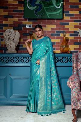 Dark green woven paithani silk saree with blouse 1