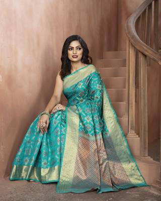 Turquoise Woven Patola Saree With Blouse 2