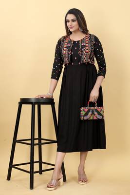 Black Rayon Embroidered Thread Work Straight Kurti 5