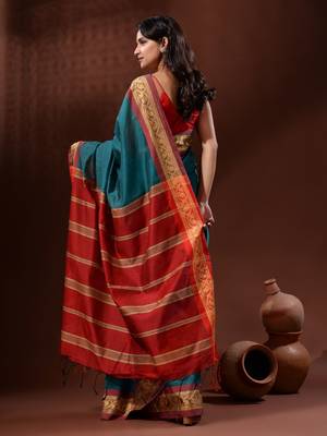 Teal Cotton Silk Handwoven Saree With Nakshi Borders 4