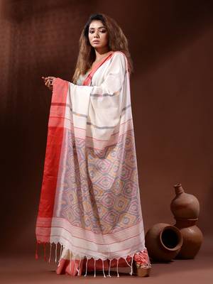 White Cotton Handspun Handwoven Saree With Sambolpuri Pallu 3