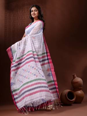 White Cotton Handspun Handwoven Saree With Checkered Design 3