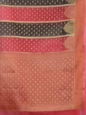 Fuchsia And Black Organza Handwoven Saree With Zari Woven Designs And Patterns 5