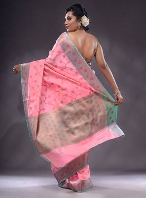 Pink Handwoven Banarasi Silk Saree With Zari Woven Foliage Pattern 4