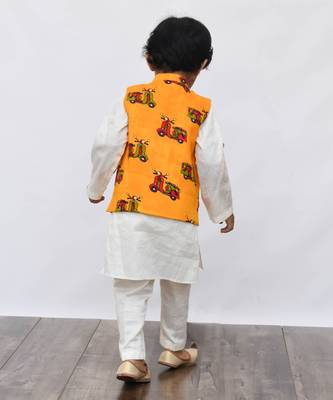 Off white Kurta and Pant with Scooter Print Jacket 3