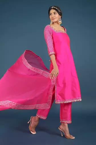 Zoya Pink Taffeta Silk Kurta Set