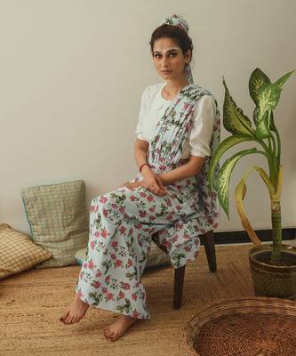 Iceberg Blue Lungi Saree & Top Set Without Blouse 3