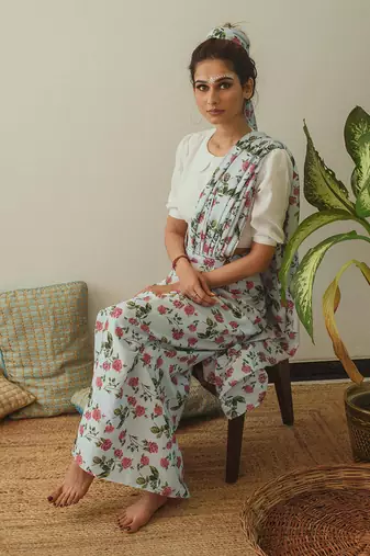 Iceberg Blue Lungi Saree & Top Set Without Blouse