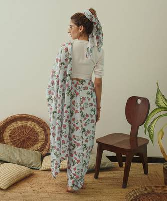 Iceberg Blue Lungi Saree & Top Set Without Blouse 4