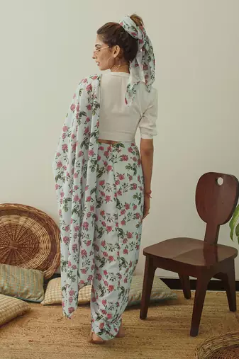 Iceberg Blue Lungi Saree & Top Set Without Blouse