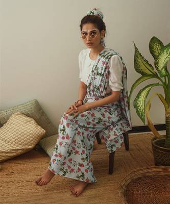 Iceberg Blue Lungi Saree & Top Set Without Blouse 7