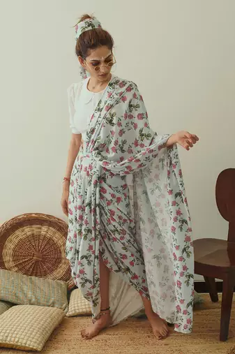 Iceberg Blue Lungi Saree & Top Set Without Blouse