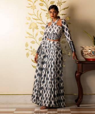 White Printed Tie-Up Corset Blouse And Skirt Set 1