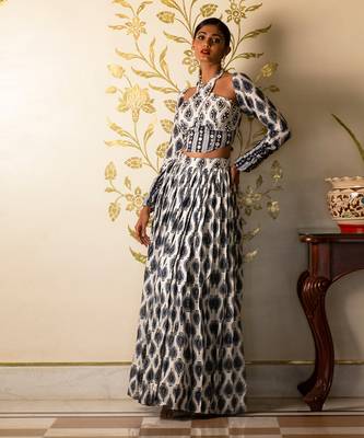 White Printed Tie-Up Corset Blouse And Skirt Set 2