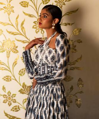 White Printed Tie-Up Corset Blouse And Skirt Set 5