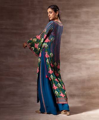 Lotus Long length Kurta with flared sleeves 3