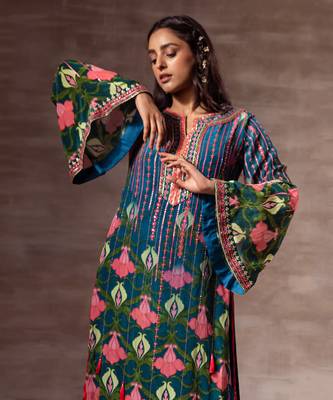 Lotus Long length Kurta with flared sleeves 4