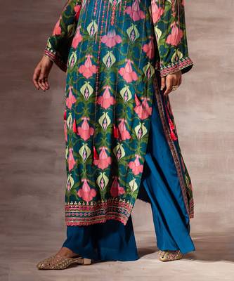 Lotus Long length Kurta with flared sleeves 5