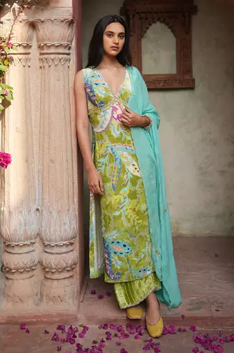 Sleeveless Velvet Kurti With Straight Fit Pants And Hand Embroided Dupatta