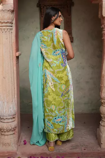Sleeveless Velvet Kurti With Straight Fit Pants And Hand Embroided Dupatta