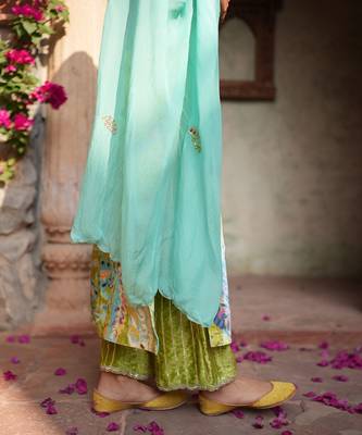 Sleeveless Velvet Kurti With Straight Fit Pants And Hand Embroided Dupatta 5