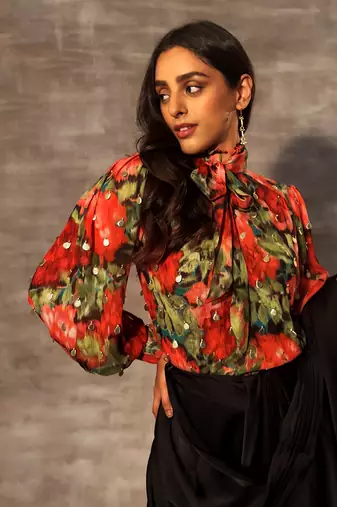 Ribbon bow shirt with golden drop shaped sequins
