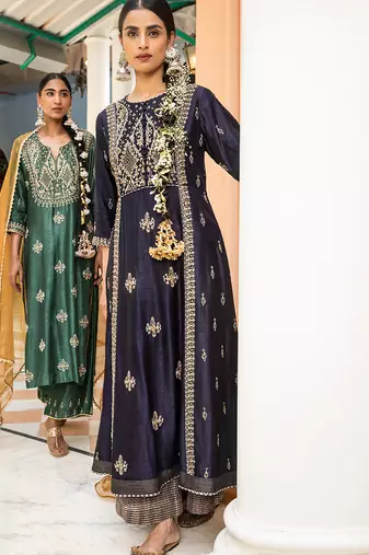 Zardozi Work Kurta Paired With  Embroidered Pants And Organza Dupatta With Pearl Detailings