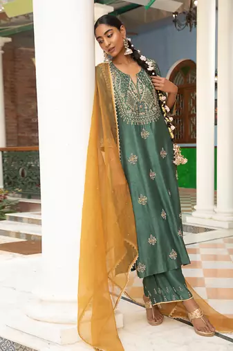 Zardozi Work Kurta Paired With  Embroidered Pants And Organza Dupatta With Pearl Detailings
