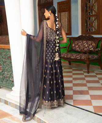 Zari Embroidered Short Kurta Paired With A Gharara And An Organza Dupatta 2