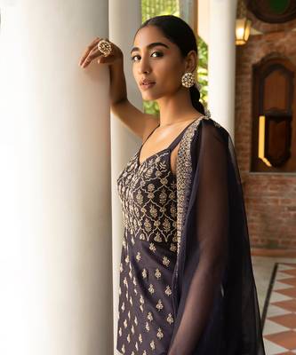 Zari Embroidered Short Kurta Paired With A Gharara And An Organza Dupatta 4