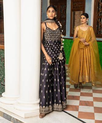 Zari Embroidered Short Kurta Paired With A Gharara And An Organza Dupatta 6