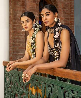 Zari Embroidered Short Kurta Paired With A Gharara And An Organza Dupatta 7