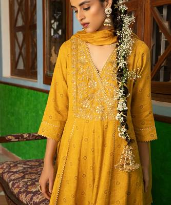 Tissue Chanderi Hand Embroidered Anarkali Paired With A Crushed Silk Dupatta And Churidaar 4