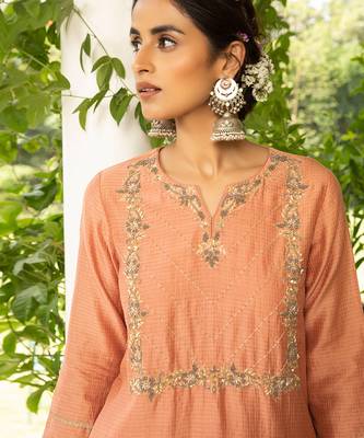 Blush Woven Zari Chanderi Kurta  With Floral Bead Work Paired With Pants And An Ombre Crushed Chanderi Dupatta 2