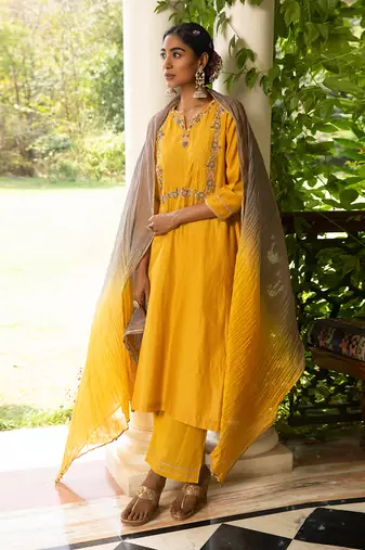 Yellow Woven Zari Chanderi Kurta  With Floral Bead Work Paired With Pants And An Ombre Crushed Chanderi Dupatta