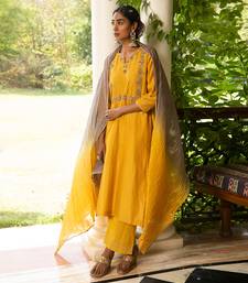 Yellow Woven Zari Chanderi Kurta  With Floral Bead Work Paired With Pants And An Ombre Crushed Chanderi Dupatta