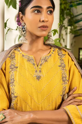 Yellow Woven Zari Chanderi Kurta  With Floral Bead Work Paired With Pants And An Ombre Crushed Chanderi Dupatta