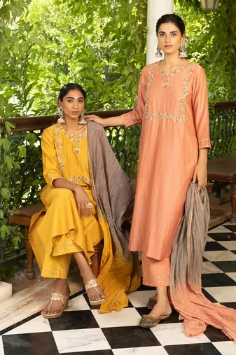 Yellow Woven Zari Chanderi Kurta  With Floral Bead Work Paired With Pants And An Ombre Crushed Chanderi Dupatta