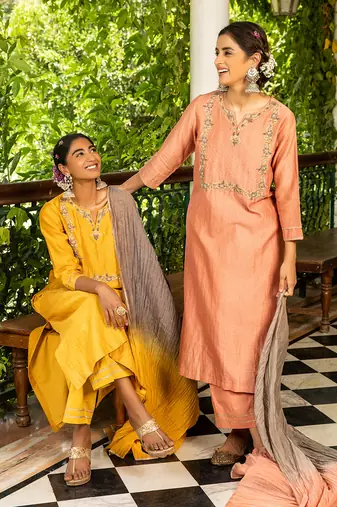 Yellow Woven Zari Chanderi Kurta  With Floral Bead Work Paired With Pants And An Ombre Crushed Chanderi Dupatta