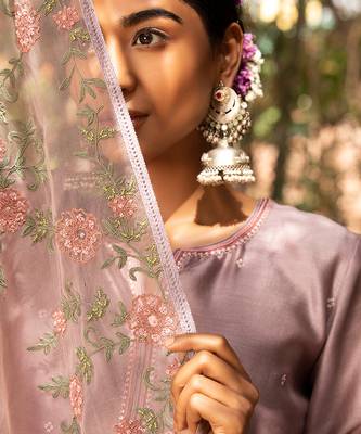 Lilac Chanderi Kurta With Multi Color Dori Pearl Embroidery  Paired With A Embroidered Organza Dupatta 3