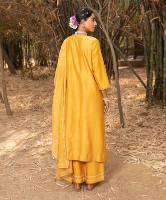 Yellow Chanderi Kurta With Dori Thread Embroidery , Paired With A Checkered Chanderi Dupatta And Cotton Silk Pants 2